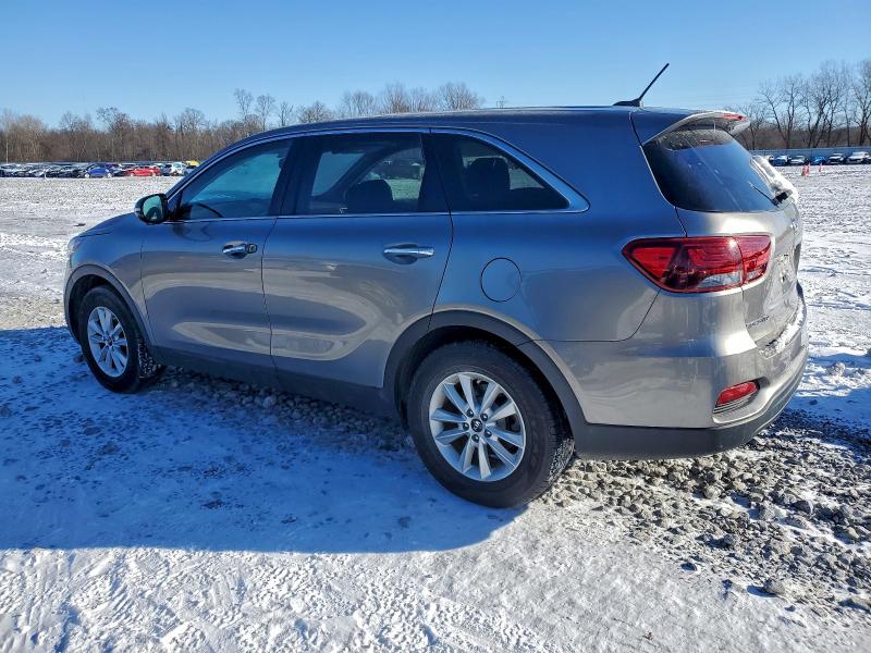 Фото 2 - KIA SORENTO