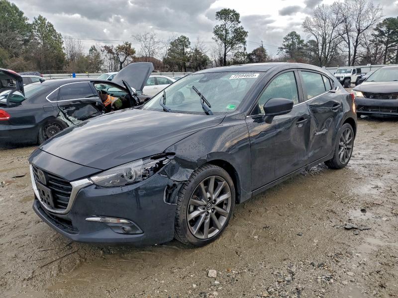 Фото 1 - MAZDA 3