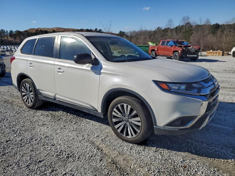 Фото 4 - MITSUBISHI OUTLANDER