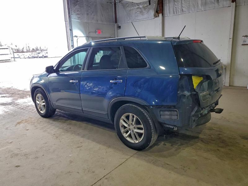 Фото 2 - KIA SORENTO