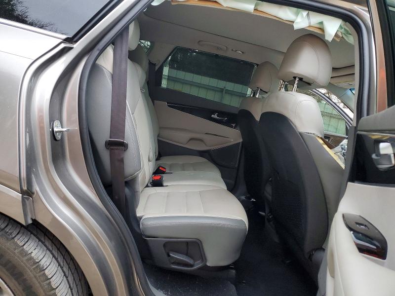 Фото 11 - KIA SORENTO