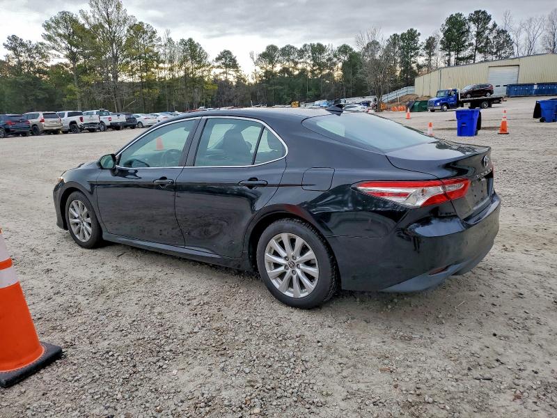 Фото 2 - TOYOTA CAMRY