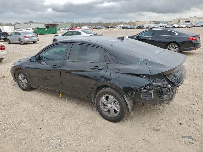 Фото 2 - HYUNDAI ELANTRA