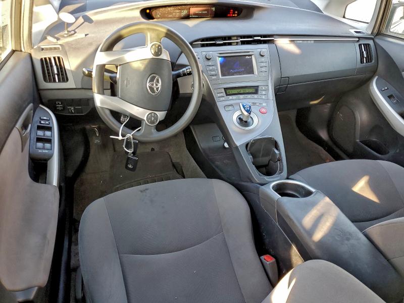 Фото 8 - TOYOTA PRIUS