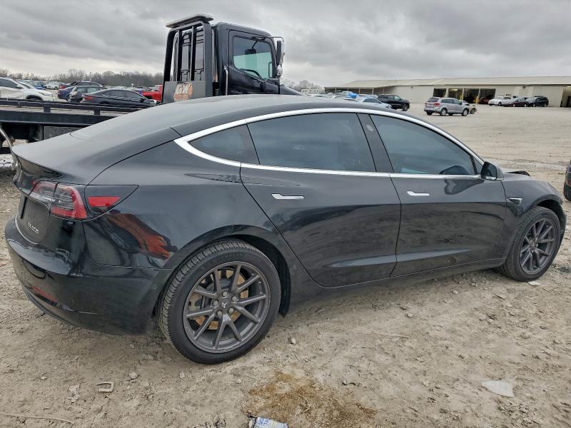 Фото 3 - TESLA MODEL 3