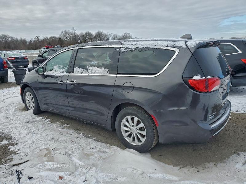 Фото 2 - CHRYSLER PACIFICA