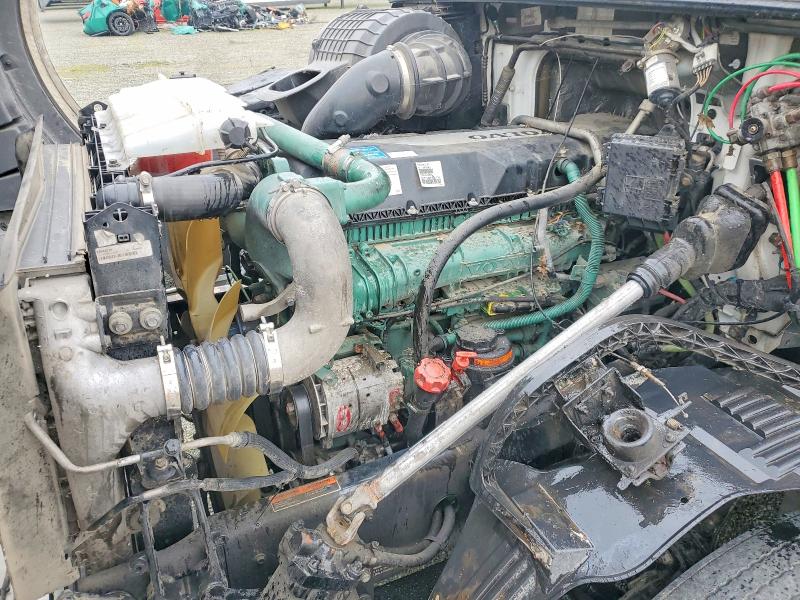 Фото 7 - VOLVO VN