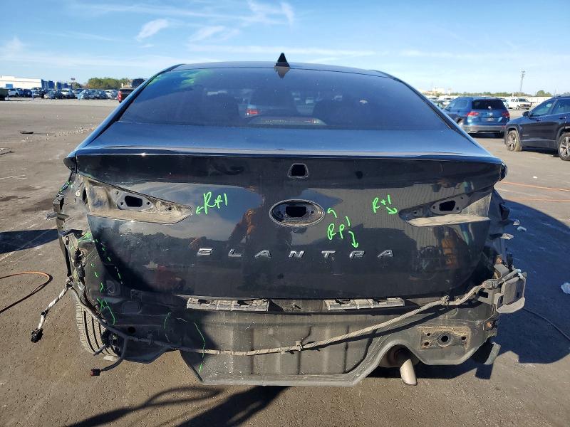 Фото 6 - HYUNDAI ELANTRA