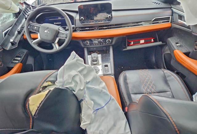 Фото 8 - MITSUBISHI OUTLANDER