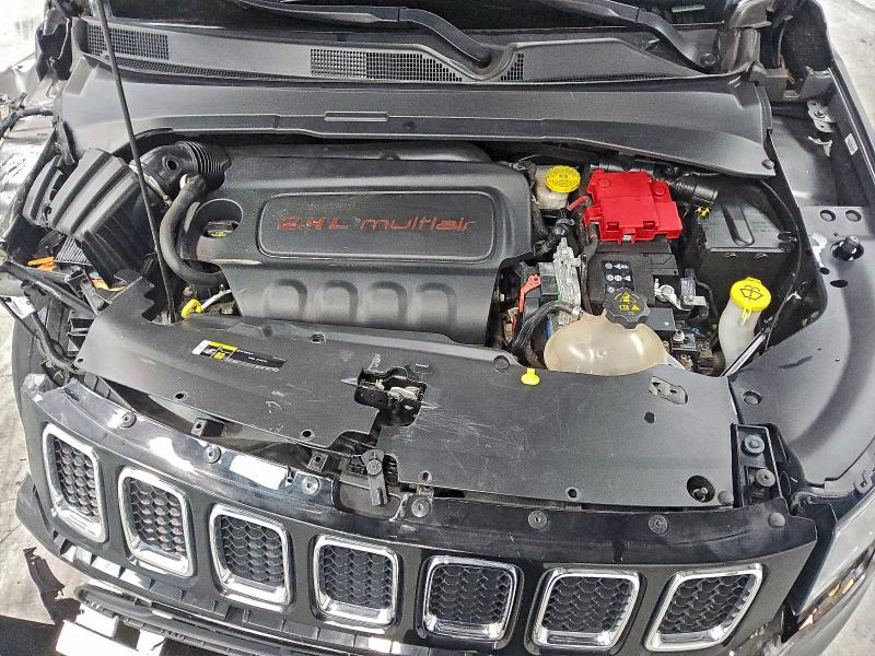 Фото 12 - JEEP COMPASS