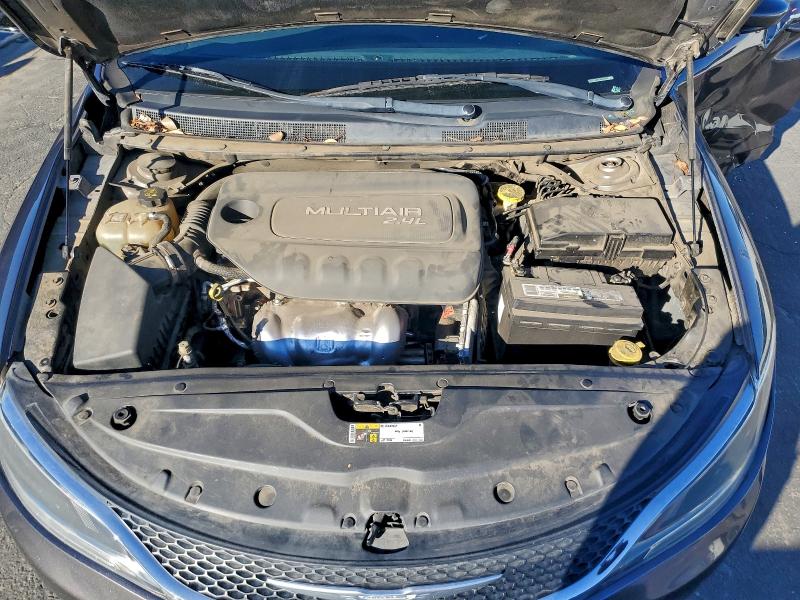 Фото 11 - CHRYSLER 200