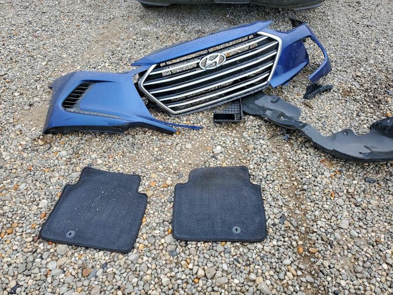 Фото 12 - HYUNDAI ELANTRA