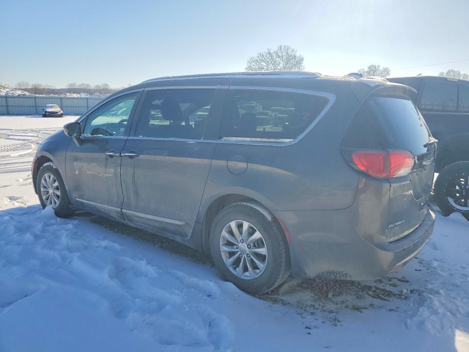 Фото 2 - CHRYSLER PACIFICA