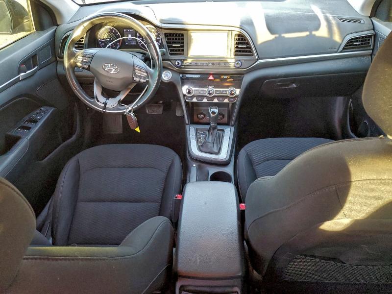 Фото 8 - HYUNDAI ELANTRA