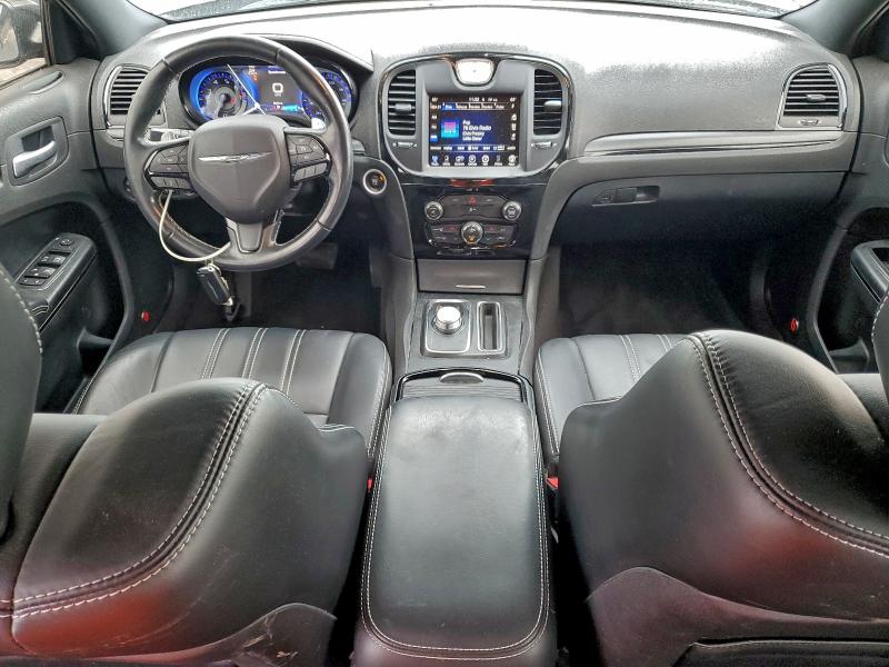 Фото 8 - CHRYSLER 300