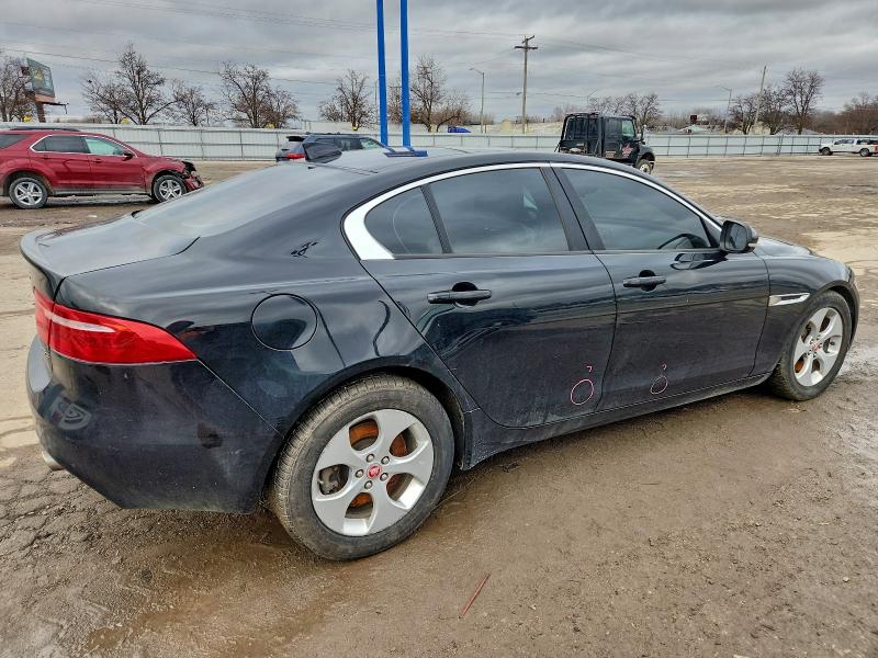 Фото 3 - JAGUAR XE