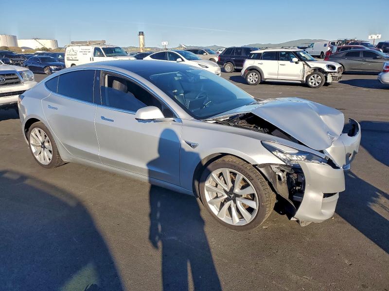 Фото 4 - TESLA MODEL 3