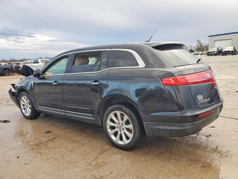 Фото 2 - LINCOLN MKT