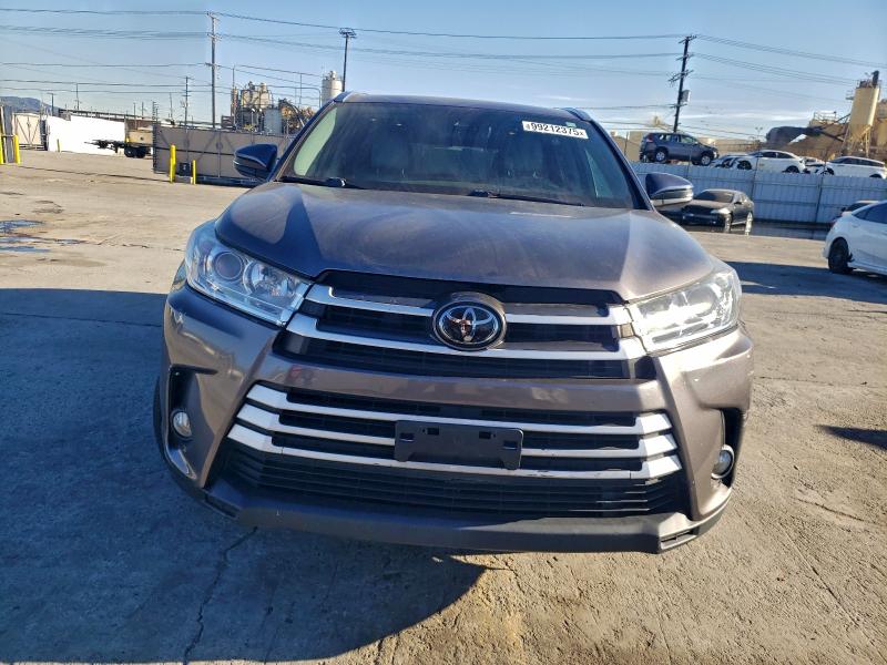 Фото 5 - TOYOTA HIGHLANDER