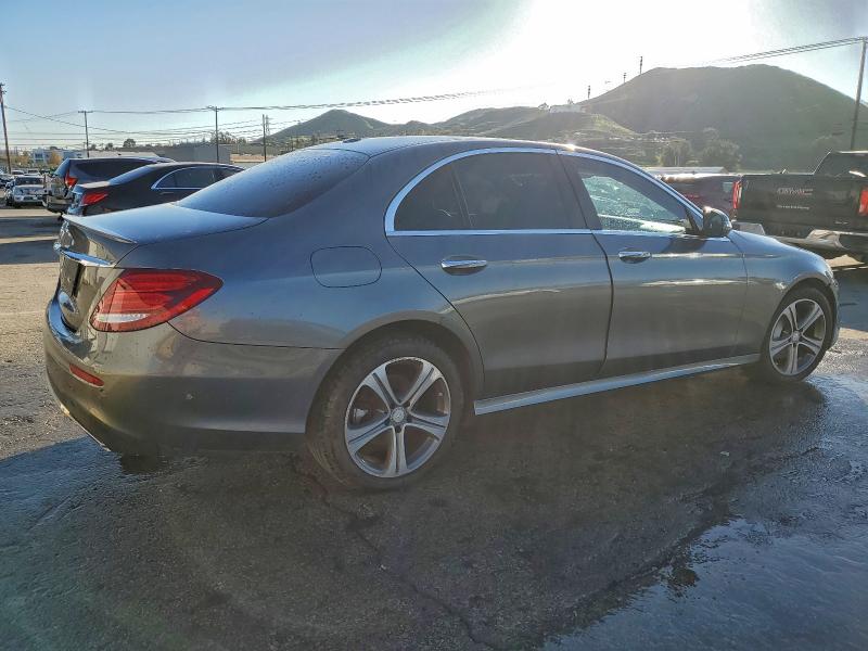 Фото 3 - MERCEDES-BENZ E-CLASS