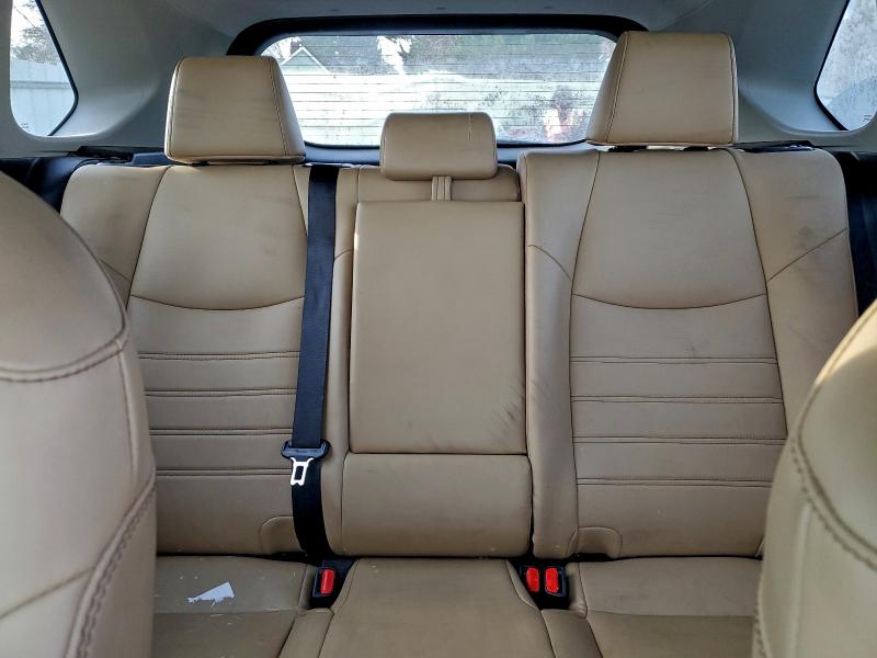 Фото 10 - TOYOTA RAV4