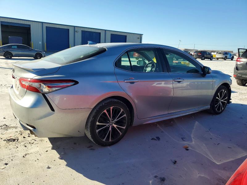 Фото 3 - TOYOTA CAMRY