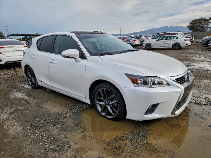 Фото 4 - LEXUS CT 200