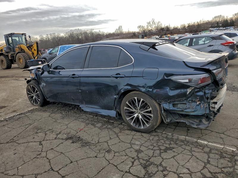 Фото 2 - TOYOTA CAMRY