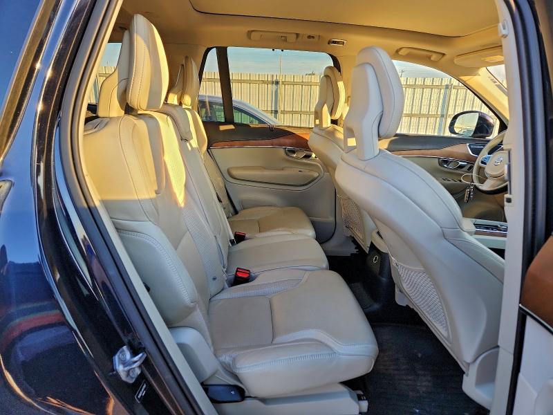 Фото 10 - VOLVO XC90