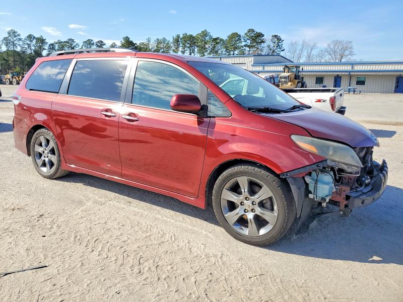 Фото 4 - TOYOTA SIENNA