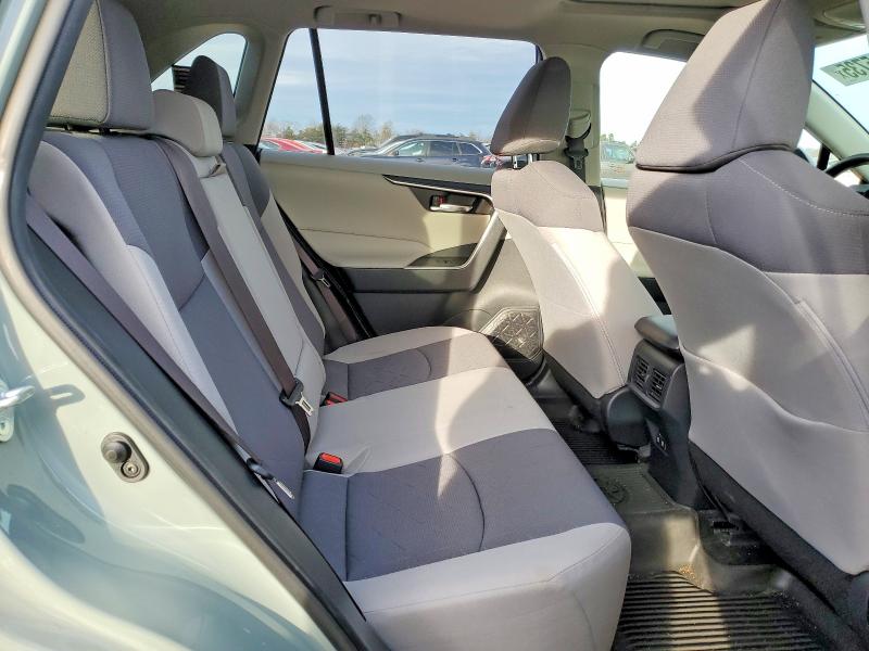 Фото 10 - TOYOTA RAV4