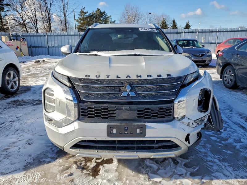 Фото 5 - MITSUBISHI OUTLANDER