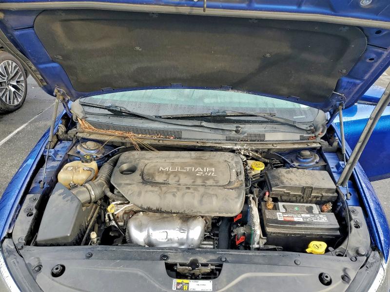 Фото 11 - CHRYSLER 200