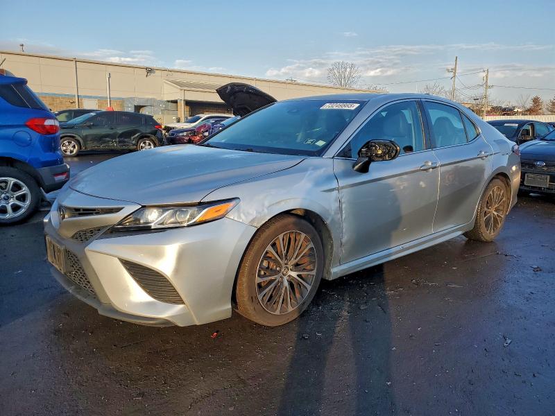 Фото 1 - TOYOTA CAMRY