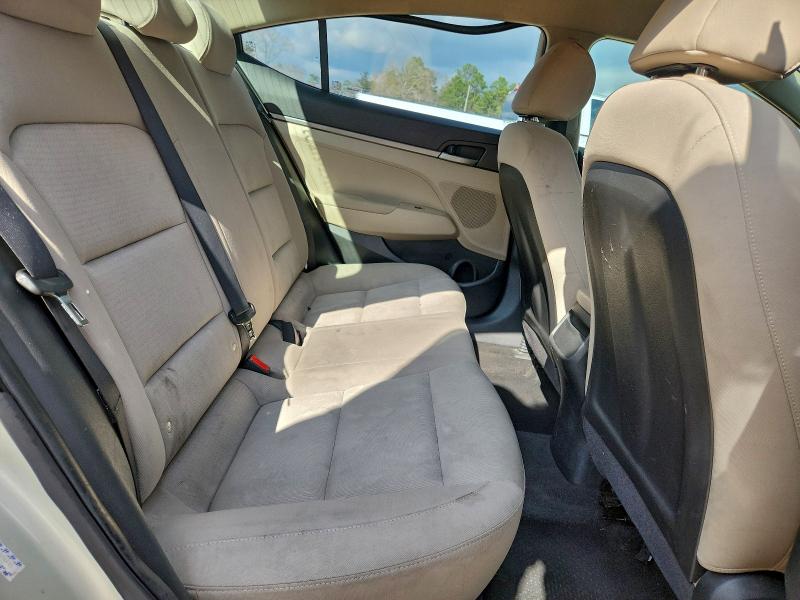 Фото 10 - HYUNDAI ELANTRA