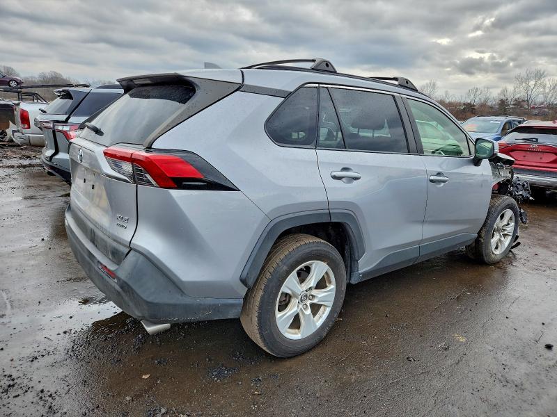 Фото 3 - TOYOTA RAV4