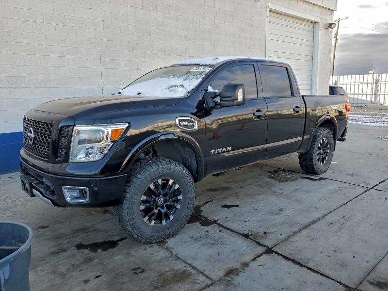 Фото 1 - NISSAN TITAN