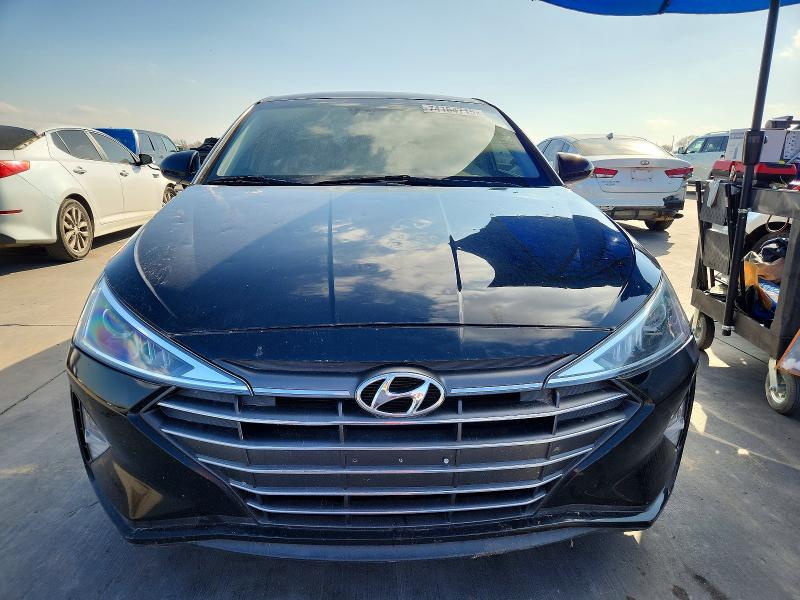 Фото 5 - HYUNDAI ELANTRA