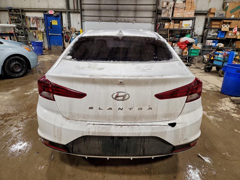 Фото 6 - HYUNDAI ELANTRA