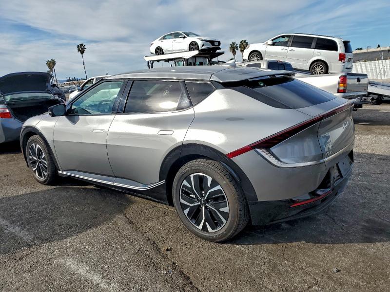 Фото 2 - KIA EV6 LIGHT