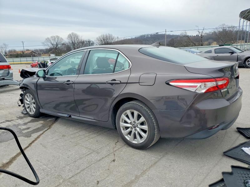 Фото 2 - TOYOTA CAMRY