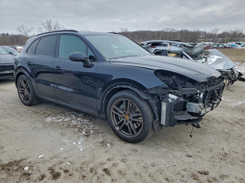 2021 PORSCHE CAYENNE