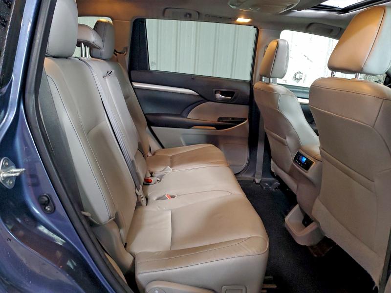 Фото 11 - TOYOTA HIGHLANDER