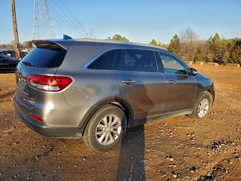 Фото 3 - KIA SORENTO