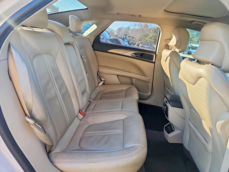 Фото 10 - LINCOLN MKZ