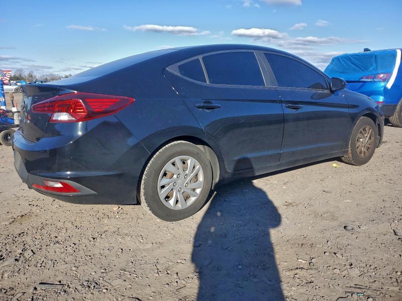 Фото 3 - HYUNDAI ELANTRA