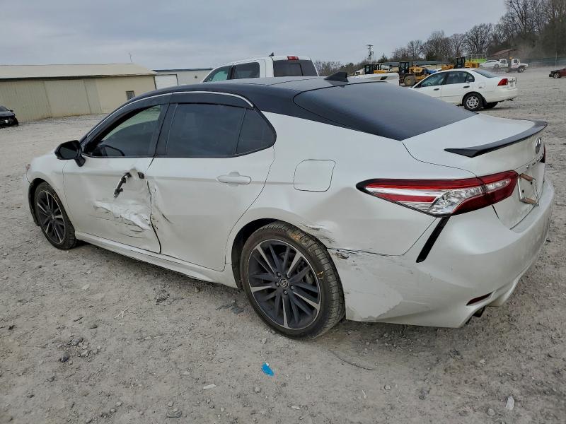 Фото 2 - TOYOTA CAMRY