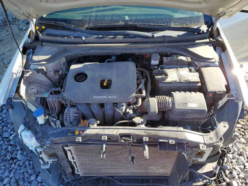 Фото 11 - HYUNDAI ELANTRA