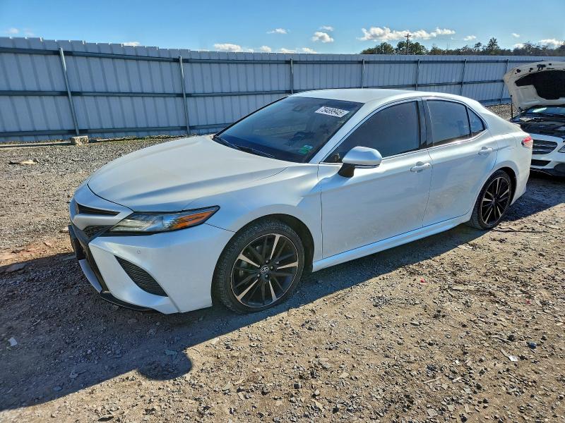 Фото 1 - TOYOTA CAMRY