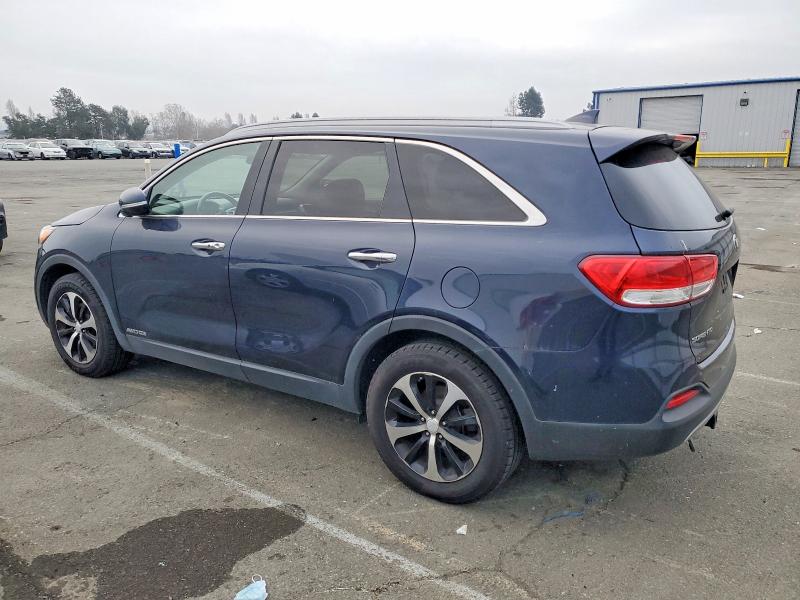 Фото 2 - KIA SORENTO